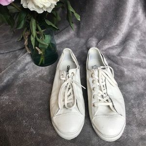 CONVERSE Leather shoes!